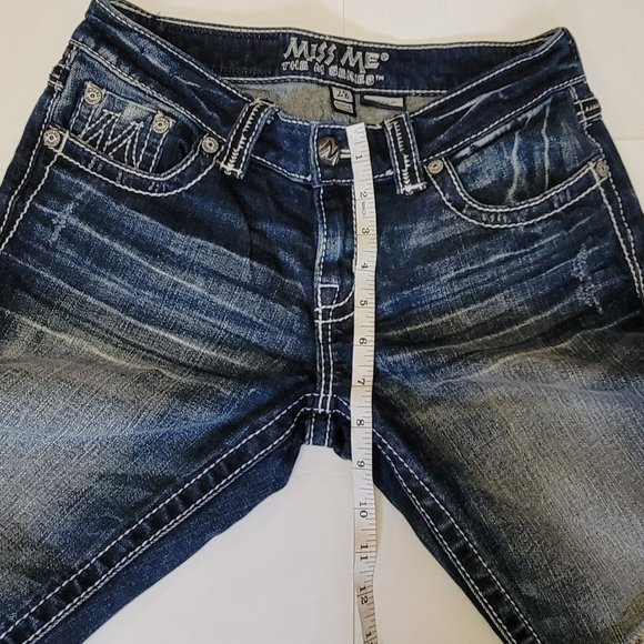 Miss Me “ The M Series” Capri Jeans - Picture 15 of 16